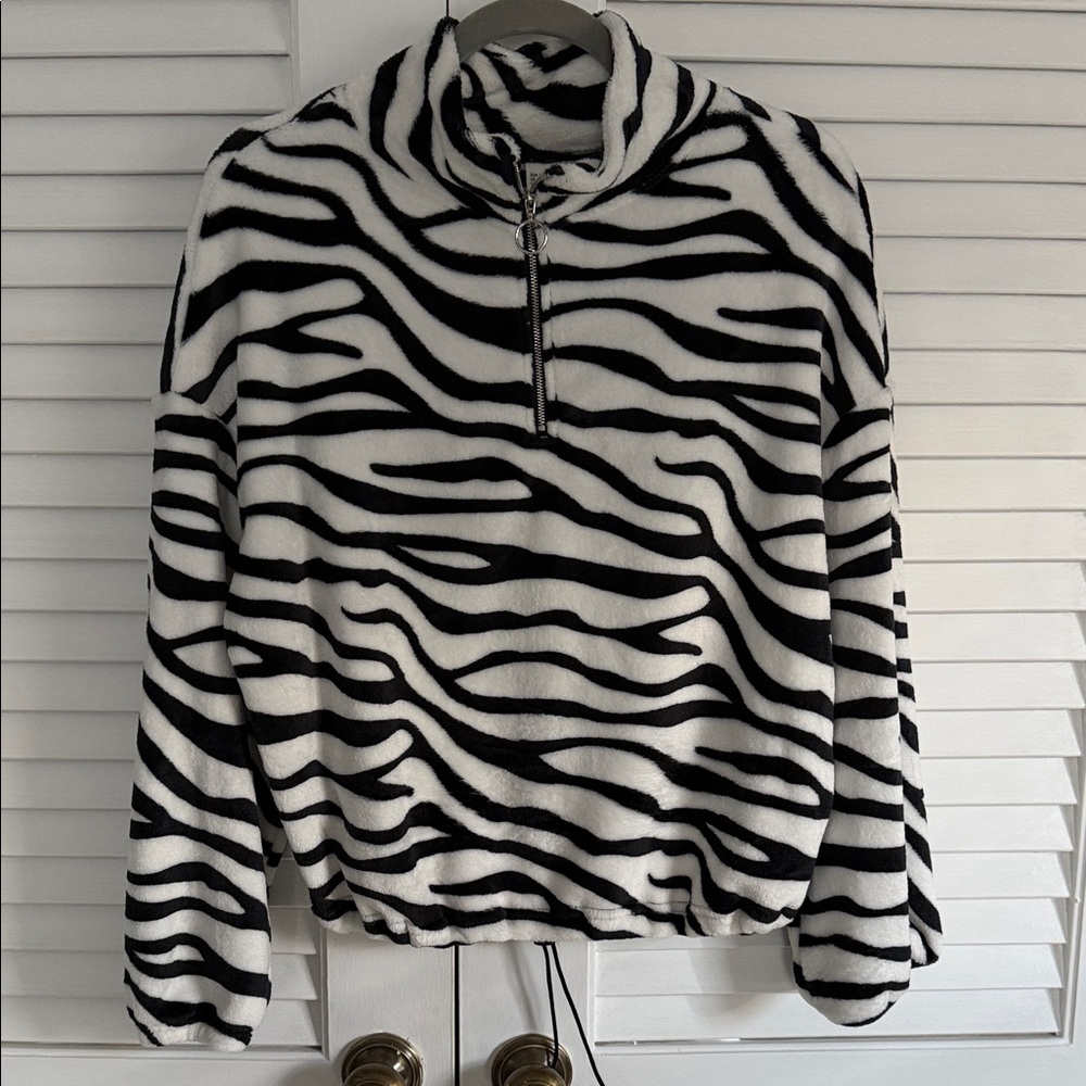Chic Zebra Pattern Turtleneck Sweater